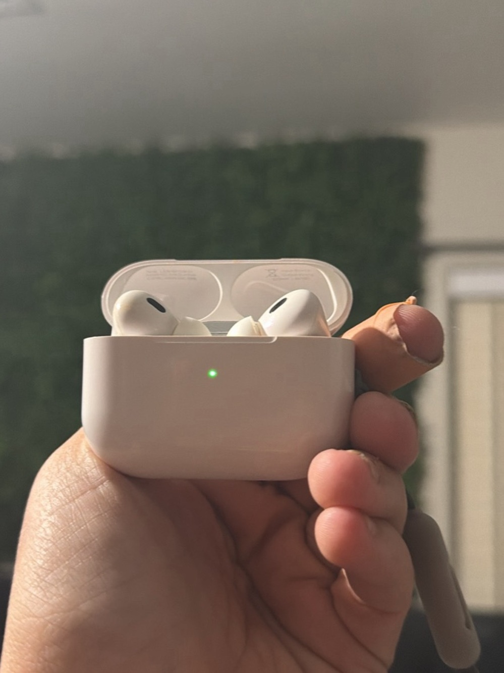 Apple White Wireless Earbuds with Charging Case and LED Indicator